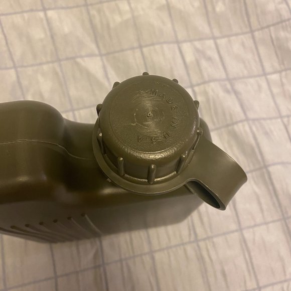 Olive Back packer canteen 1 Liter NEW - Picture 4 of 5